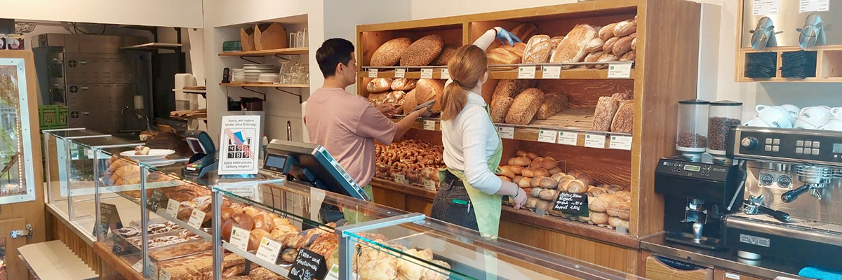 Blick auf die Theke in unserem neuen Laden in der Landsbergerstrasse 